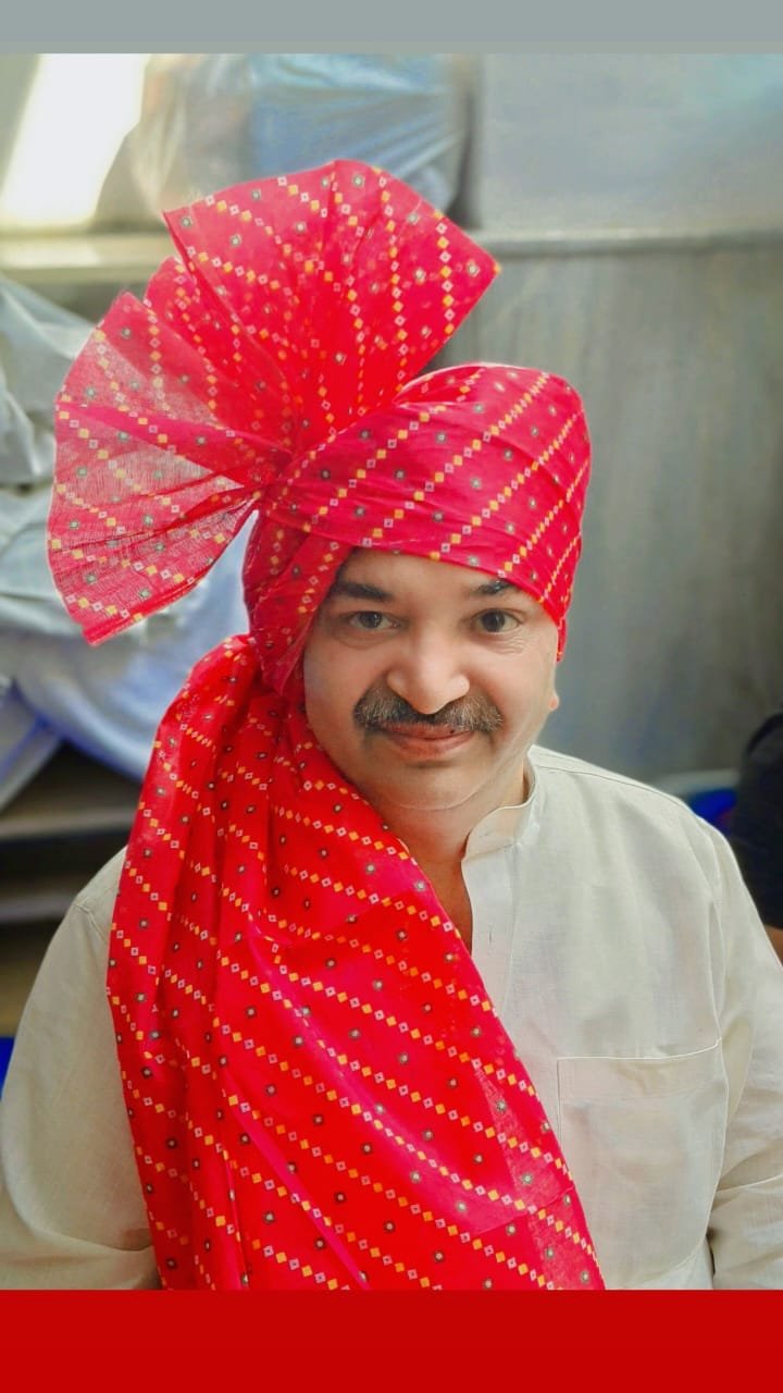 Groom pagdi with kalgi and pearls